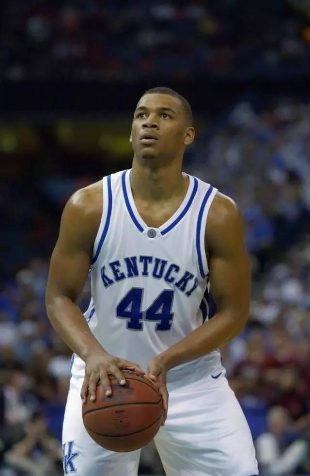 进攻端显得 进攻端显得